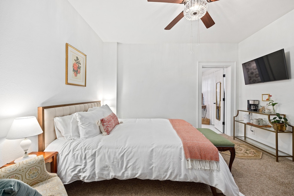 Deluxe, Queen Bed