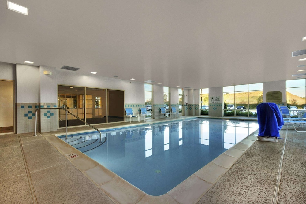 Embassy Suites by Hilton Dulles North Loudoun 3/58