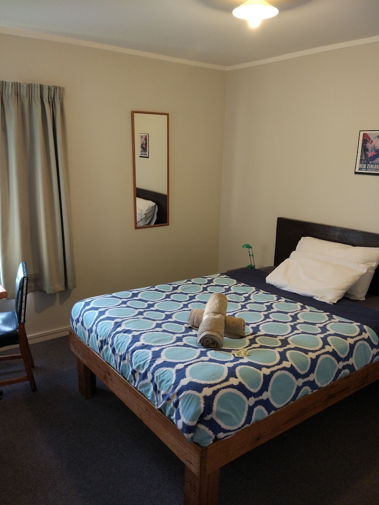 ROOM, SINGLE