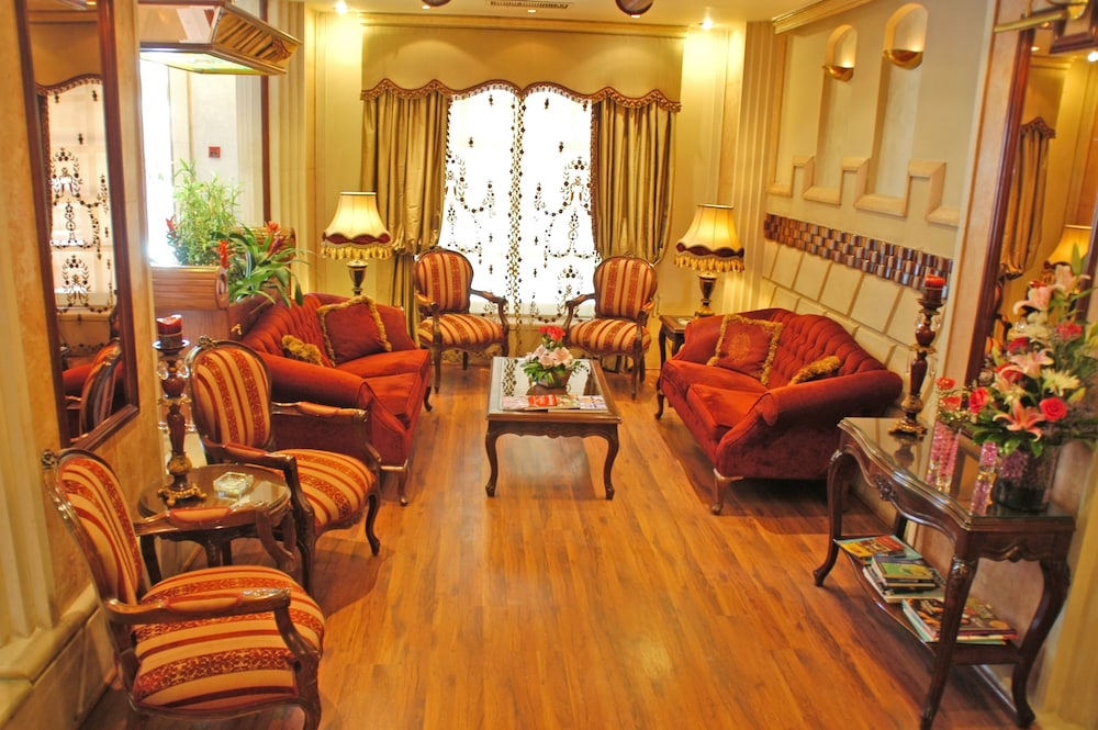 Comfort Hotel Suites 27/48