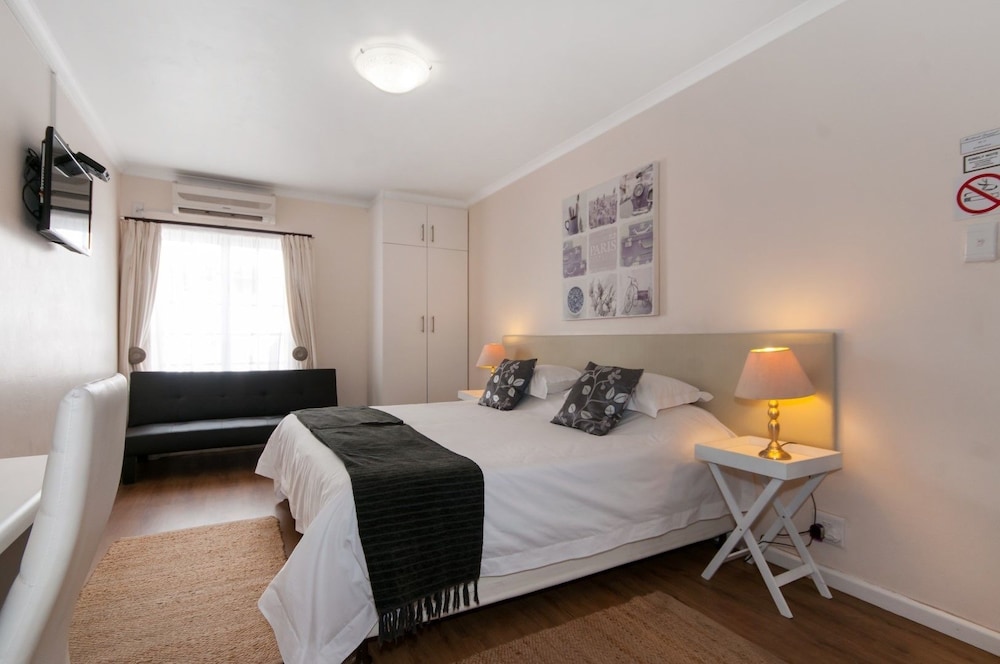 Millard Crescent Guest House 10/31