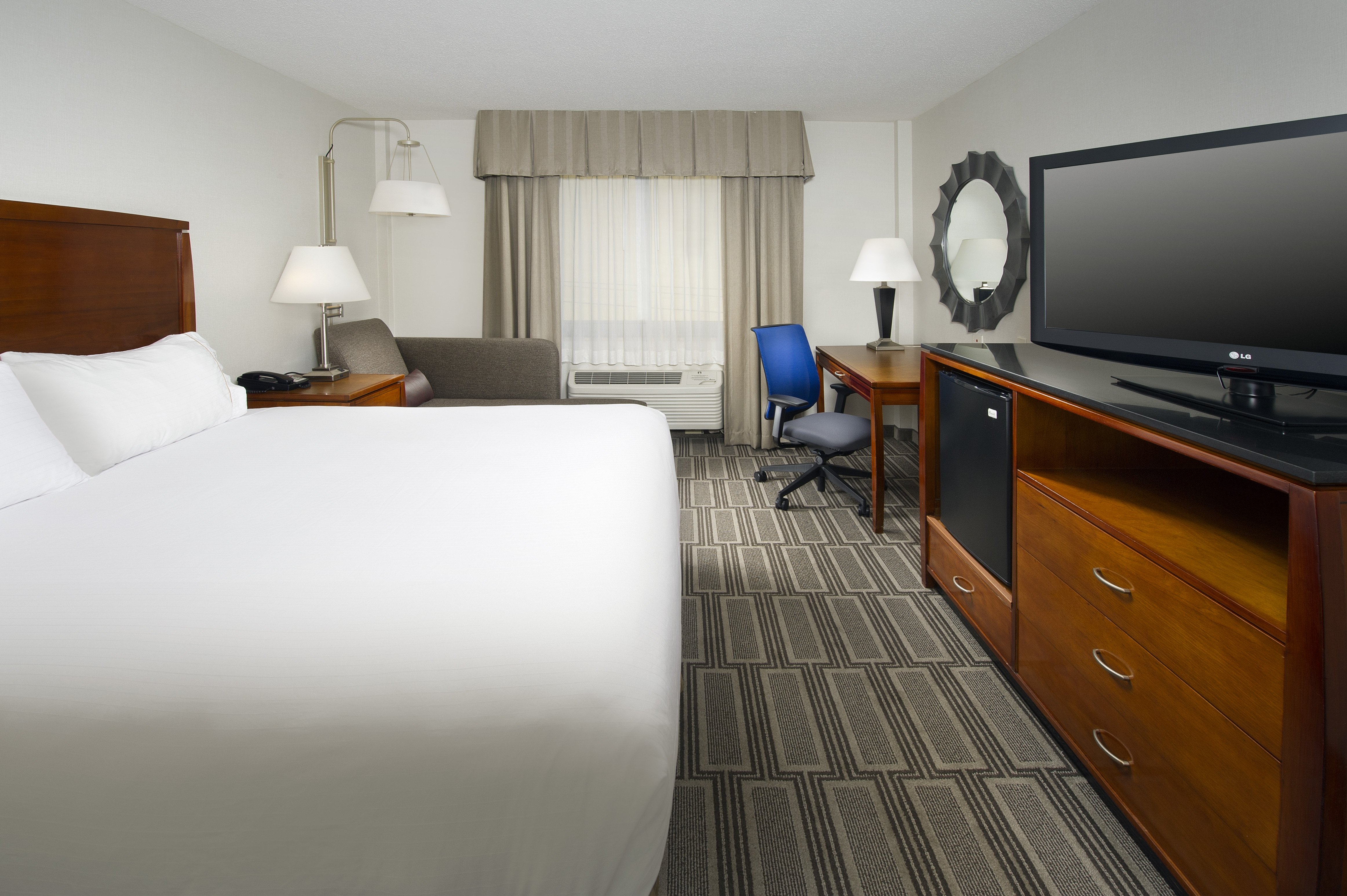 Holiday Inn Express Baltimore At the Stadiums 16/55