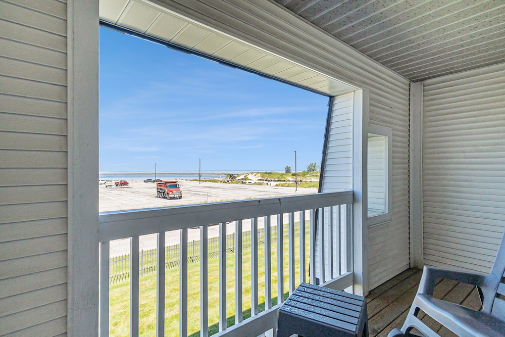 Snyder Apos S Shoreline Inn 35/73