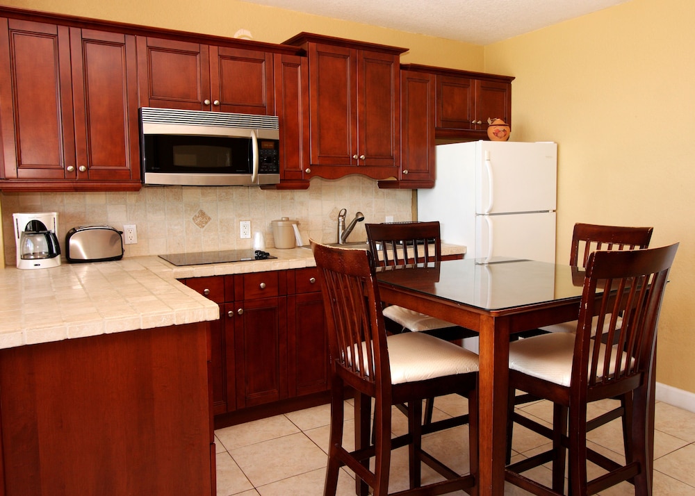 Ocean Manor Beach Resort 49/53