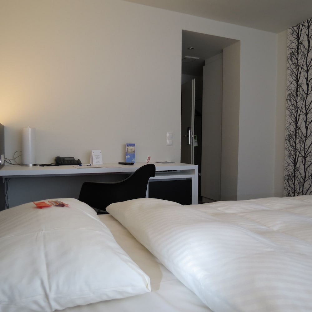 Comfor Hotel 33/72