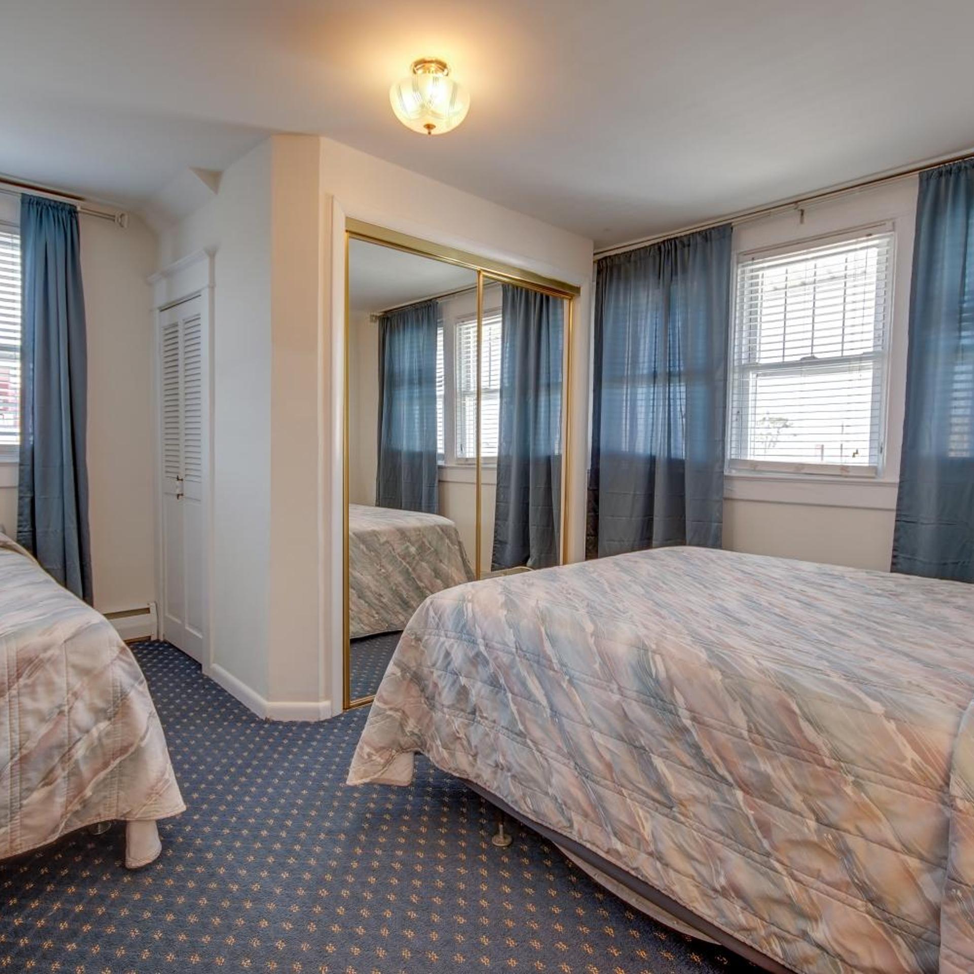 4 Bedrooms, House