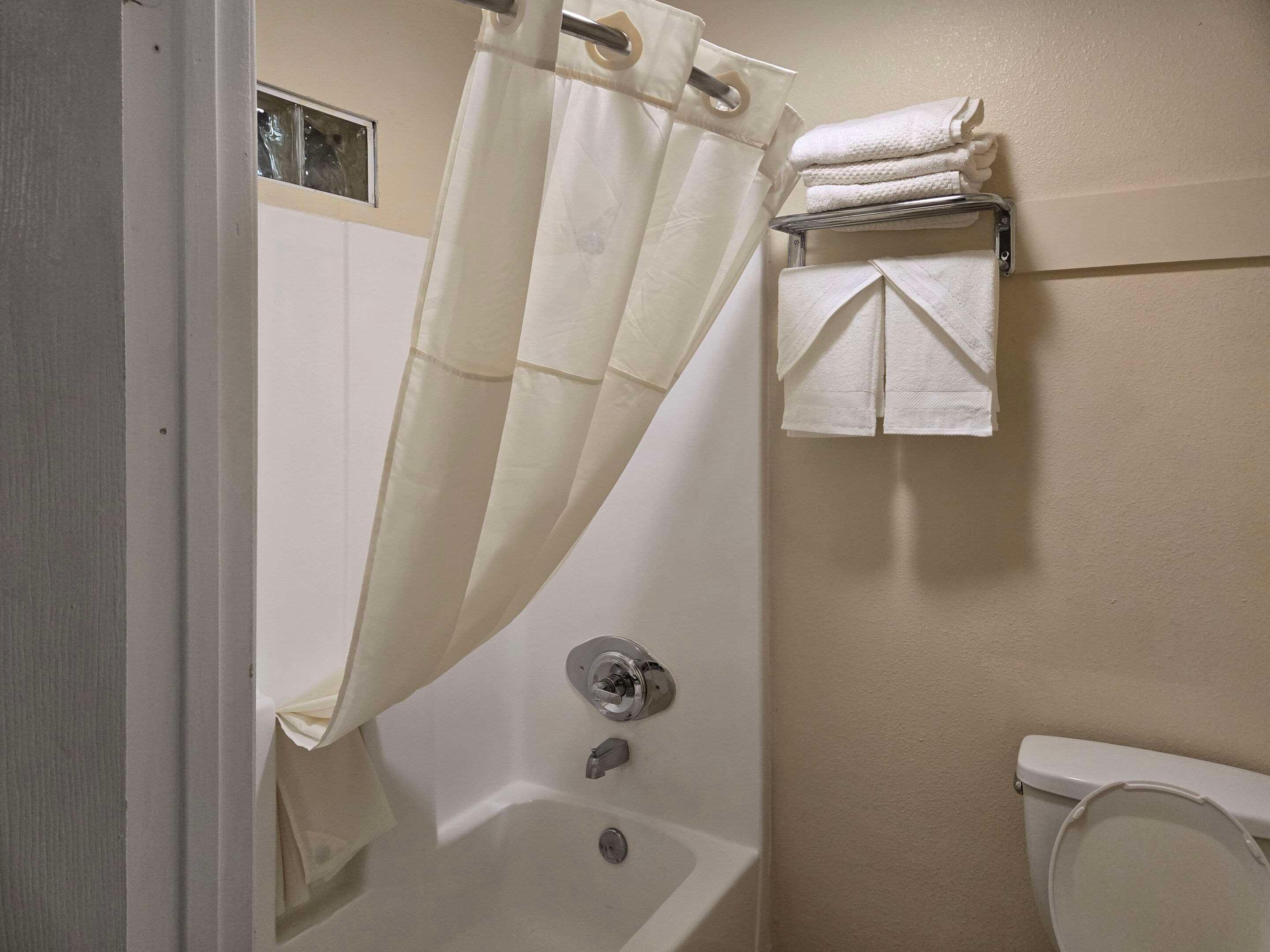 جناح، Rodeway Inn & Suites Blythe I-10, CA 3/3