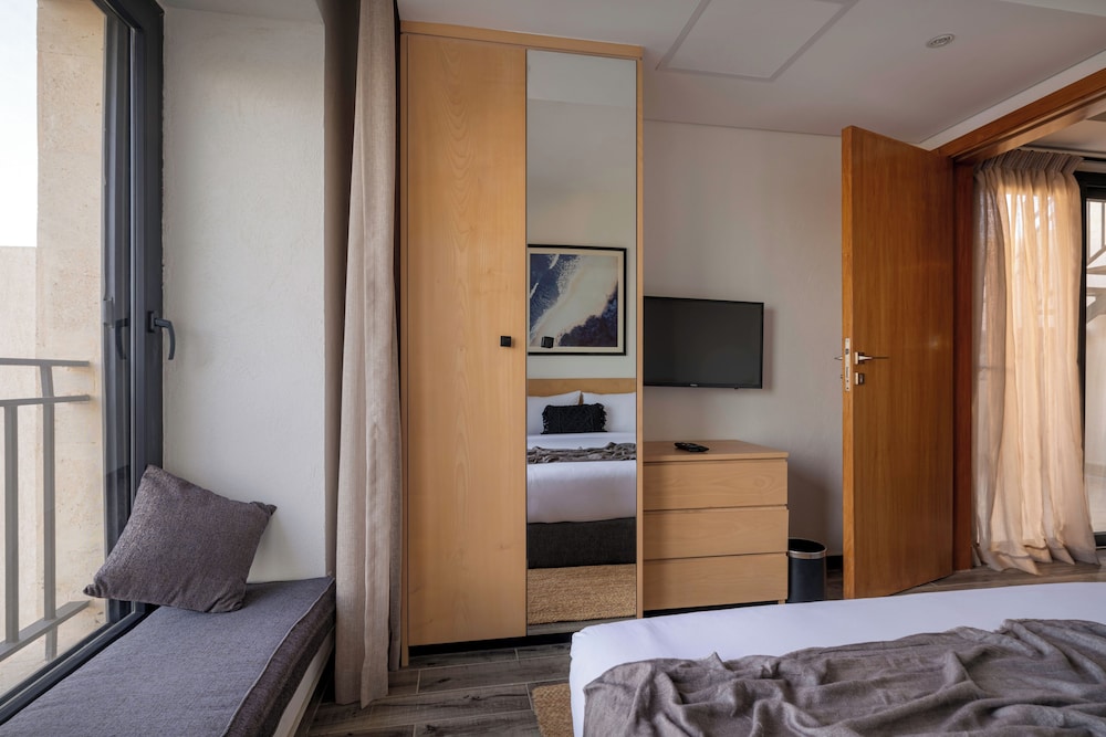 Roof Top, Junior Suite, Queen Bed, Mountain View, Sofa, Hot Tub