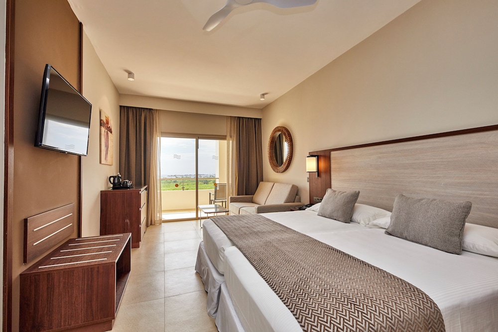Room, King Bed, Lateral Partial Sea View, Lateral Side Sea View