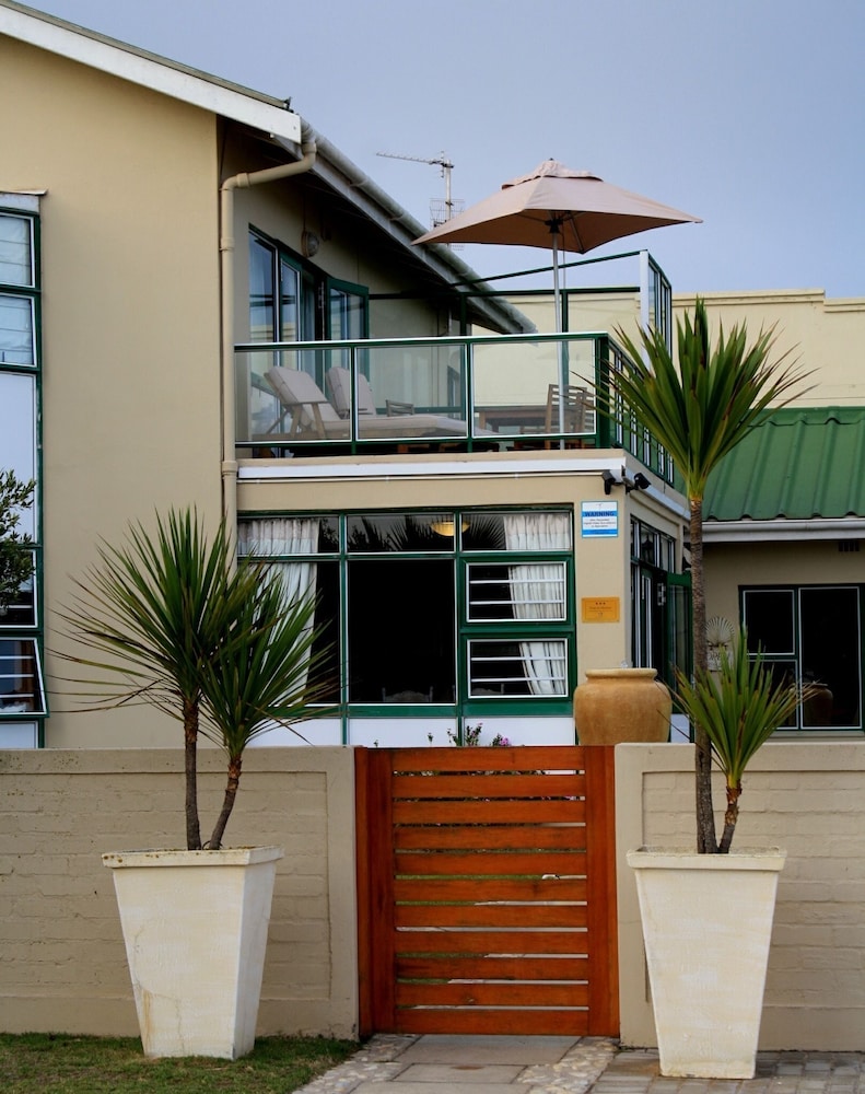 Sandra's Guest House 1/55