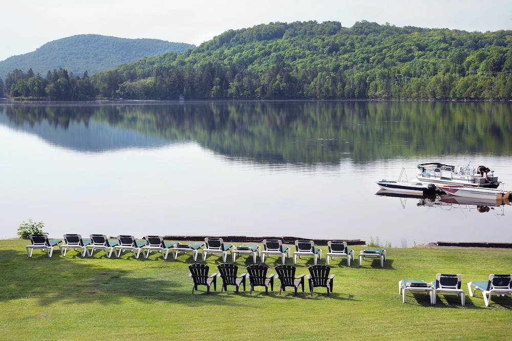 LE GRAND LODGE MONT-TREMBLANT 67/69