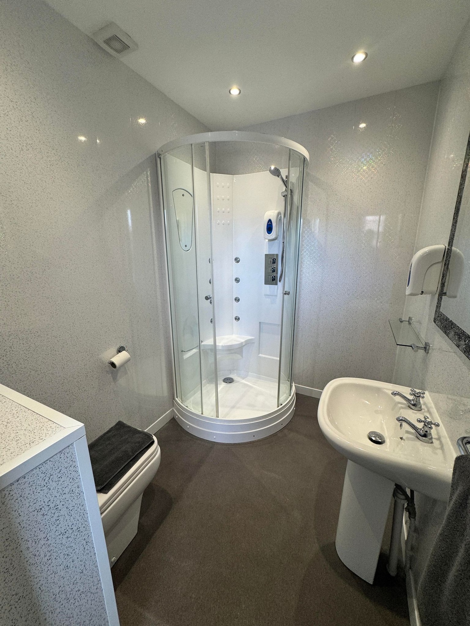 Gold, Double Bed, Ground Floor، The Jubilee Hotel 4/4