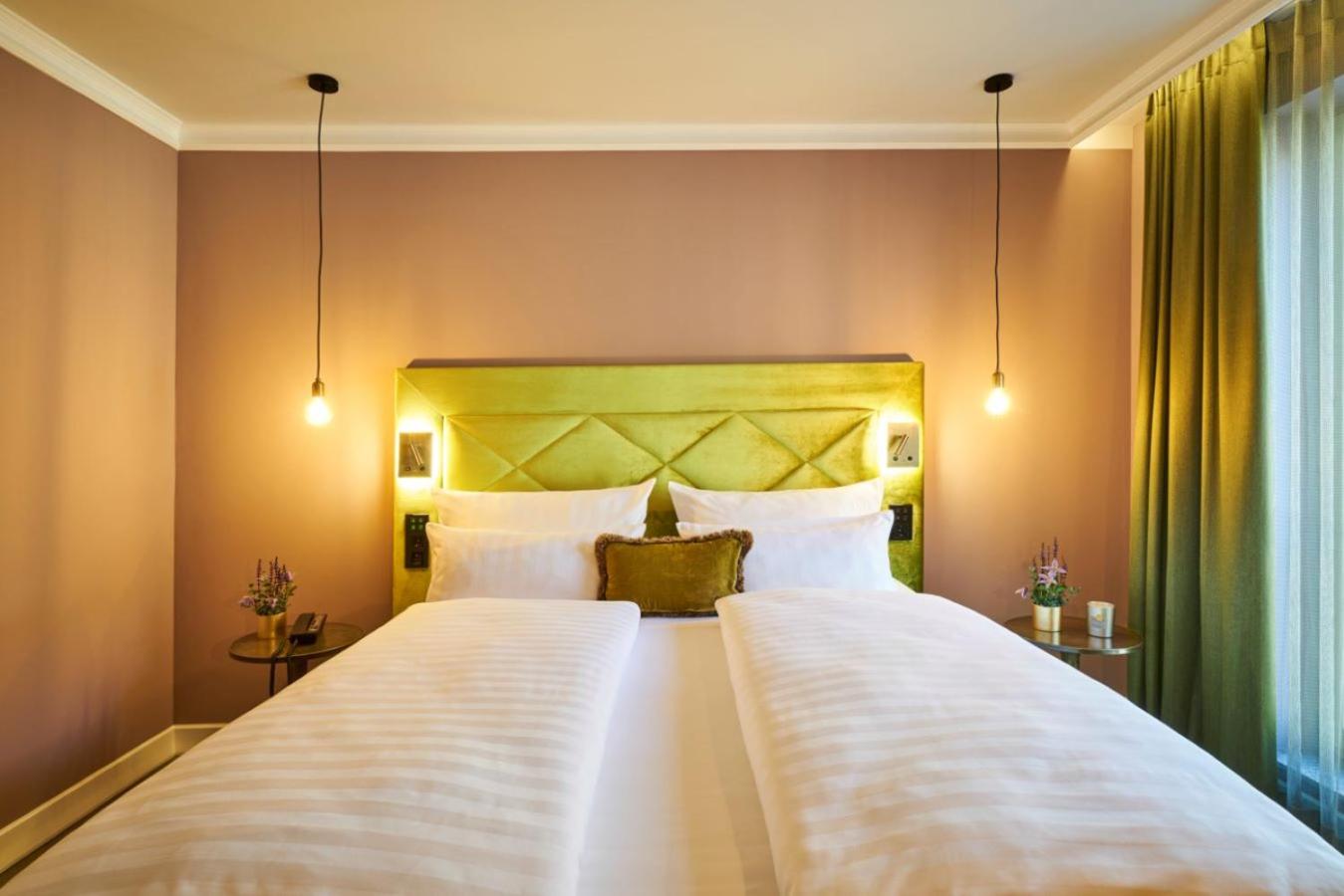 GRAND, DELUXE, DOUBLE BED