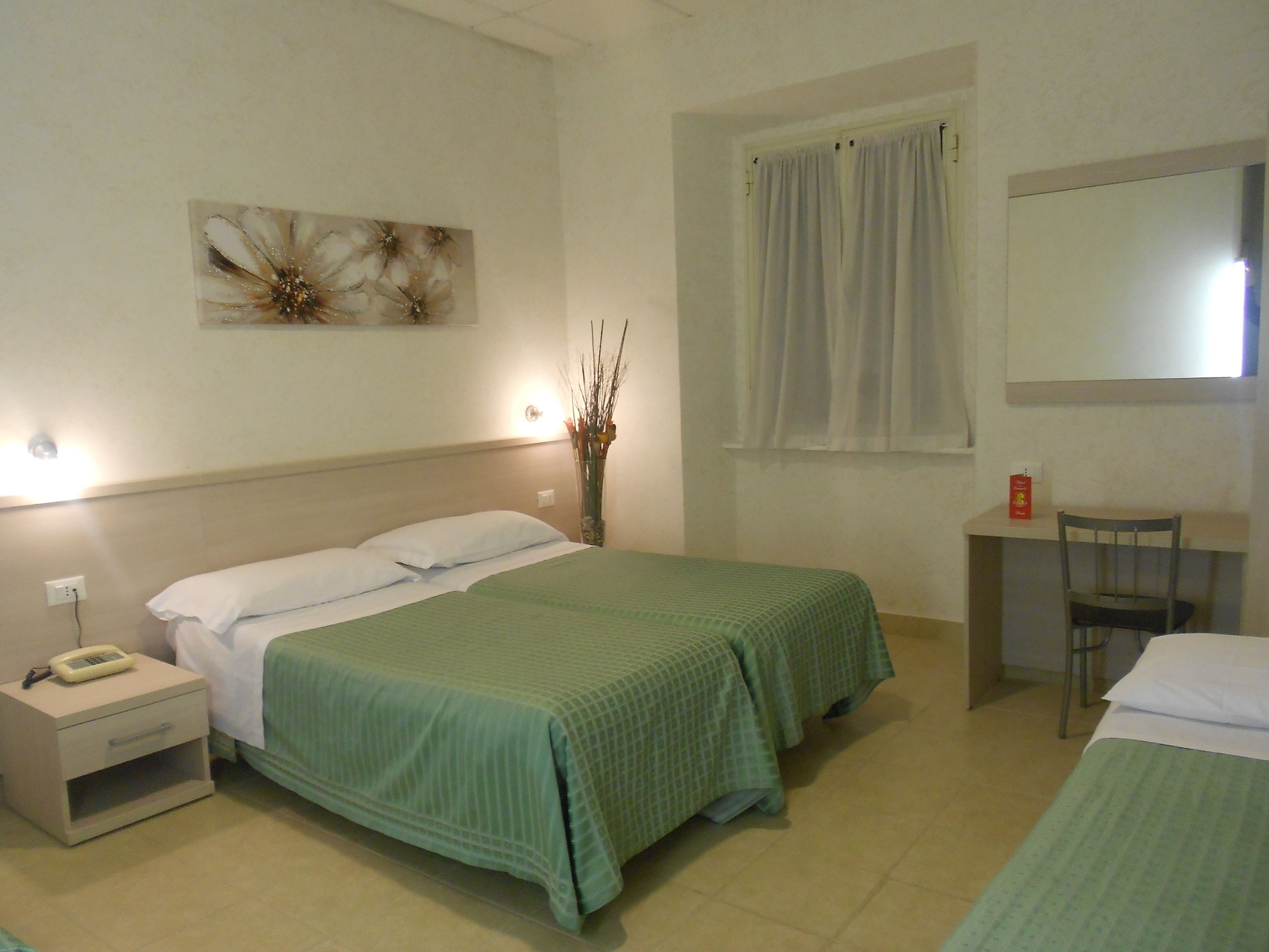 ROOM, TRIPLE