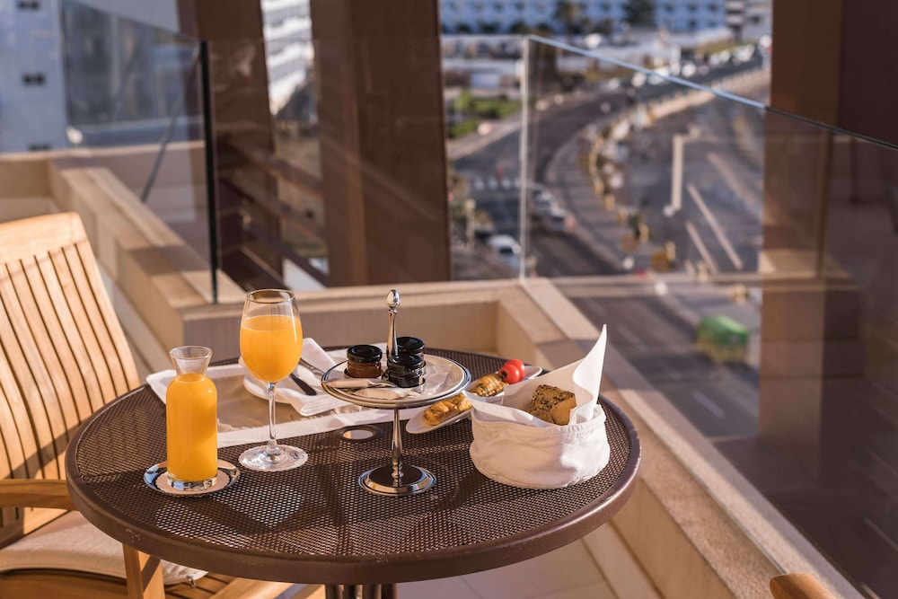 Bellevue On The Beach Suites 27/31