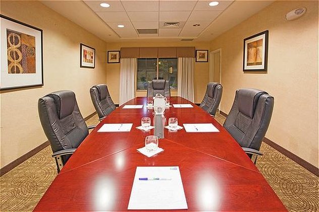 Holiday Inn Express Hotel Clovis Fresno 65/76