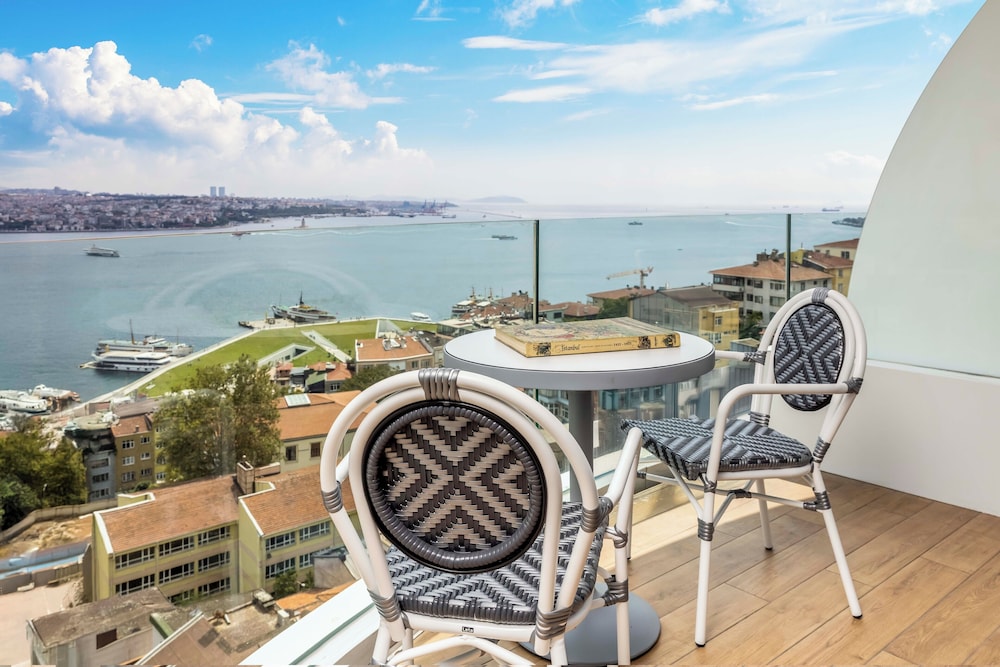 Opera Hotel Bosphorus 64/67