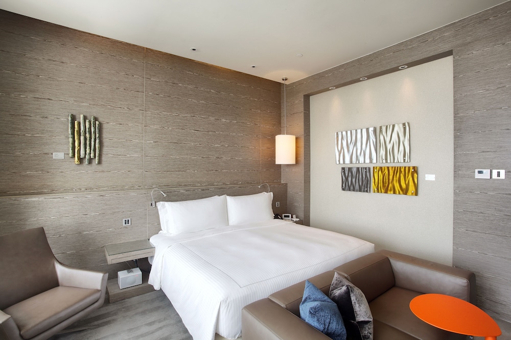 One Farrer Hotel 32/69