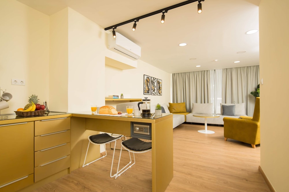 Suites Syngrou-Fix 14/22