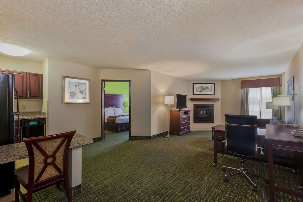 Staybridge Suites Cedar Rapids North 34/41