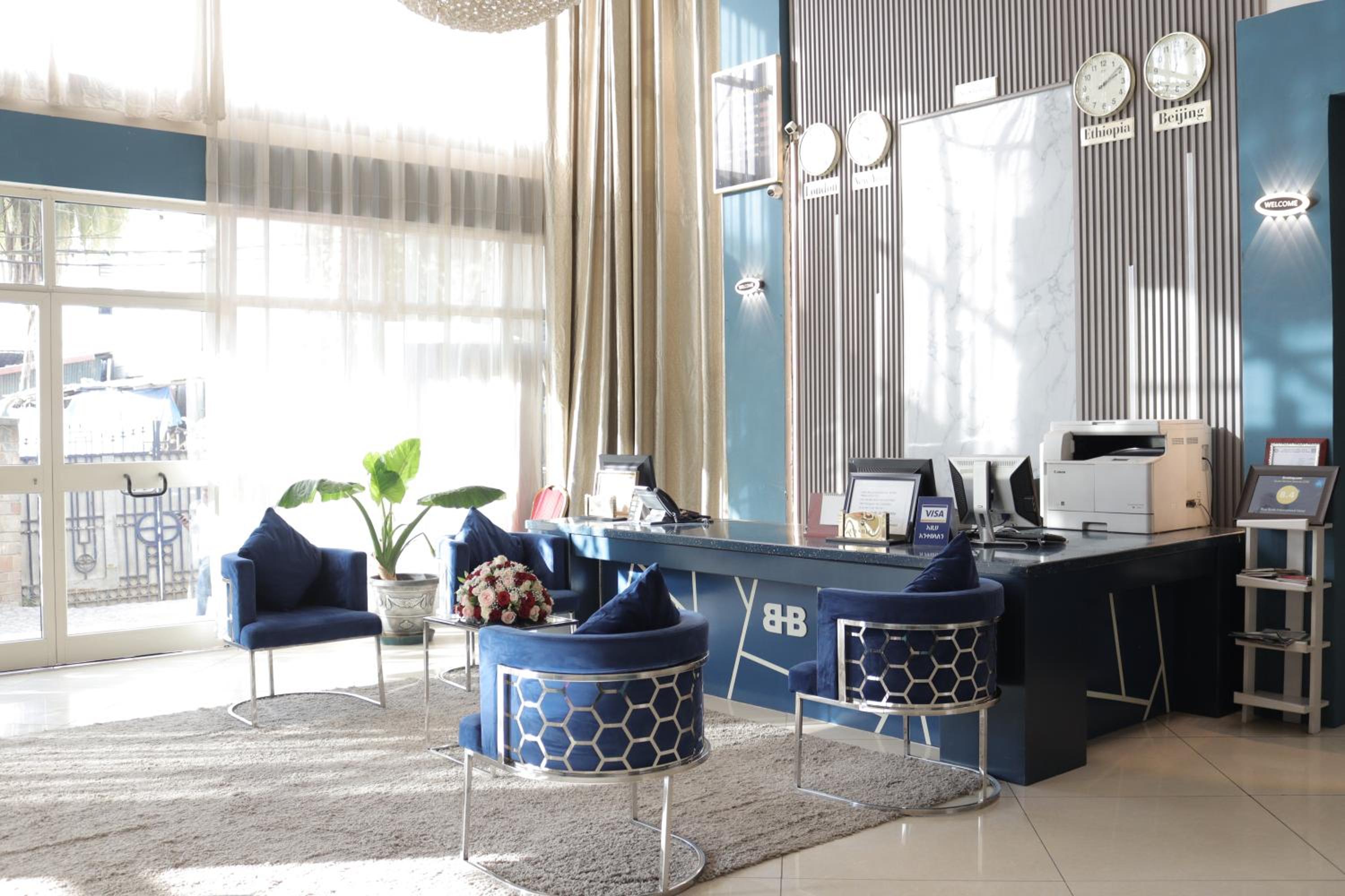 Blue Birds International Hotel 28/50