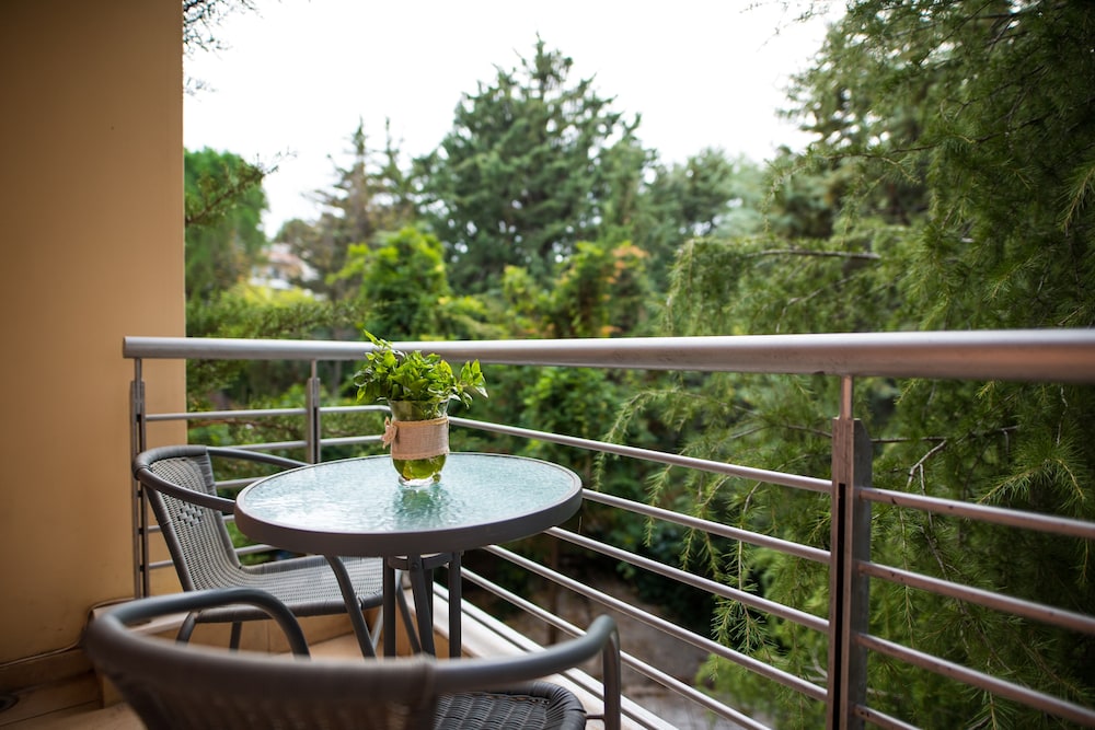 ANASTAZIA LUXURY SUITES & ROOMS 66/70