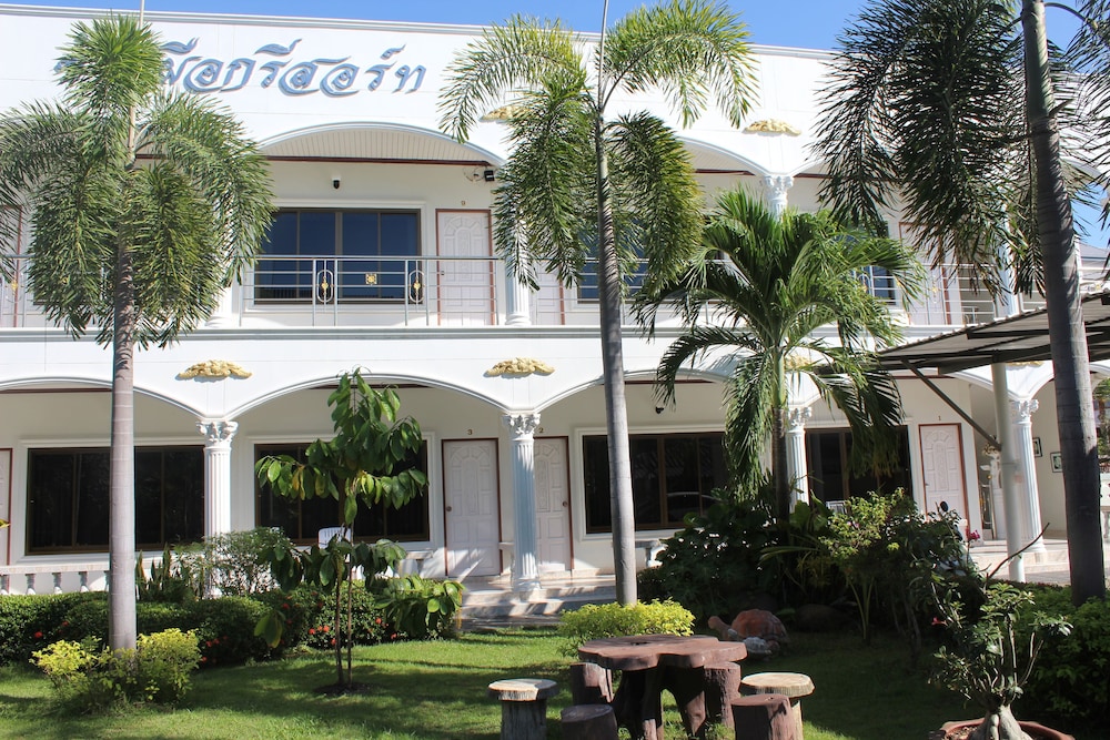 White Elephant Resort 1/43
