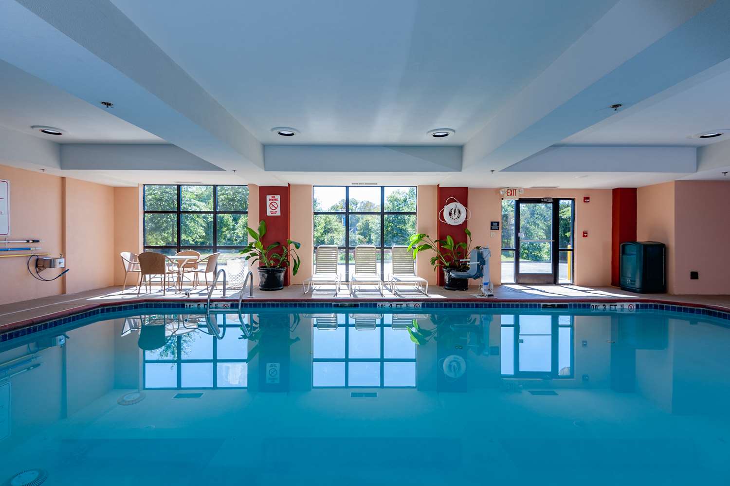 swimming pool spa