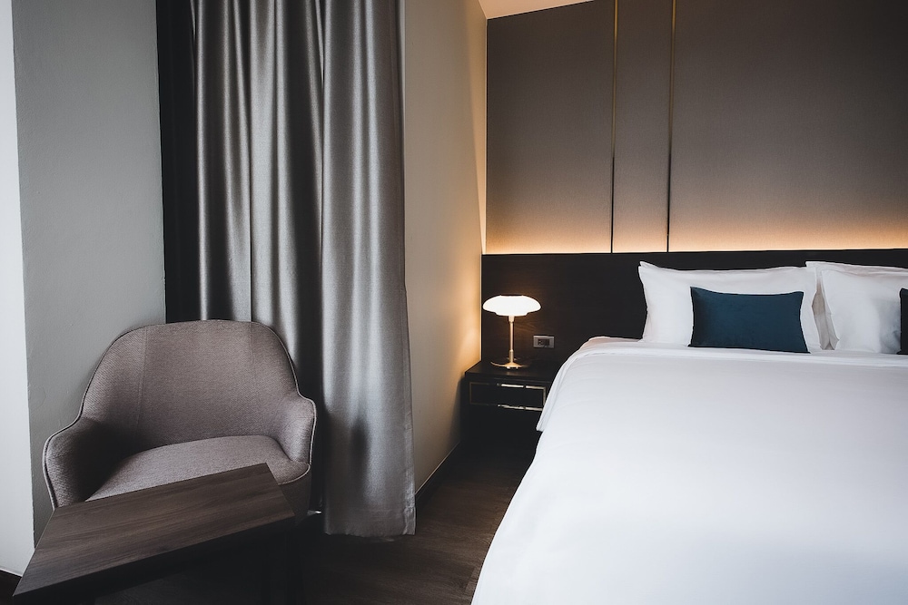 SAM E Hotel Bangkok Sathorn 22/50