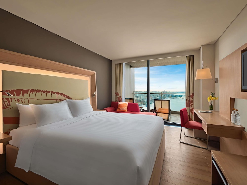 Superior, King Bed, Bay View, Balcony