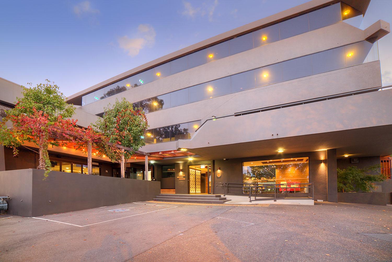 Townhouse Hotel 5/38