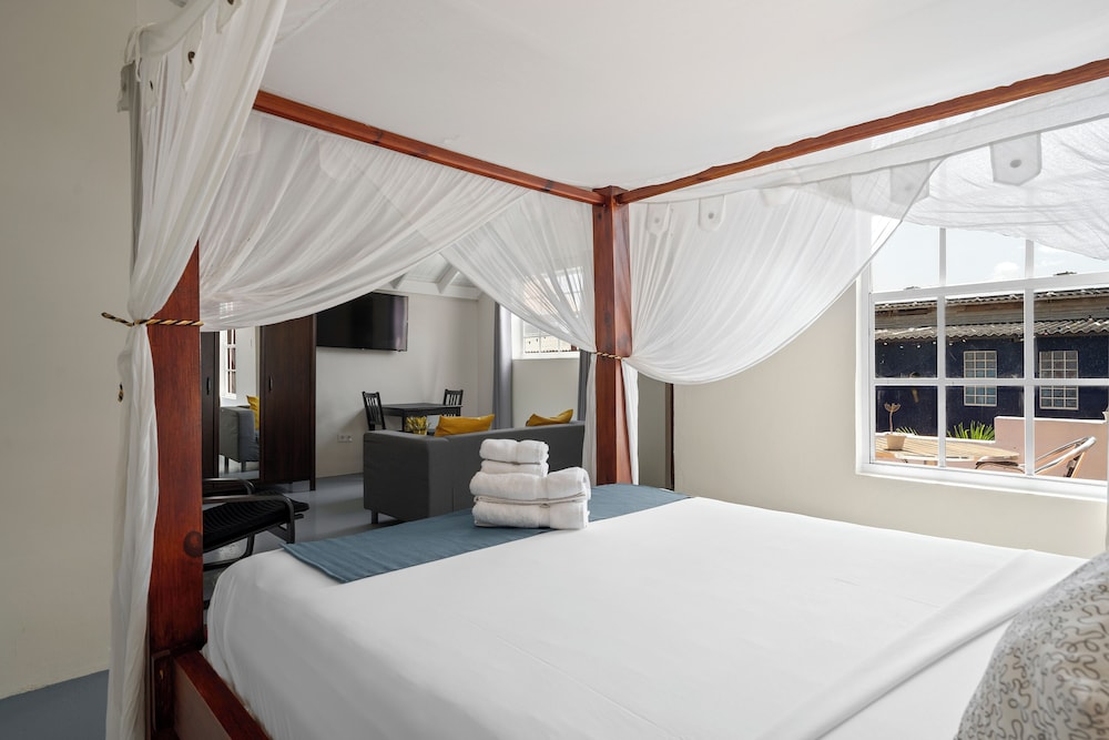 STANDARD, QUEEN BED