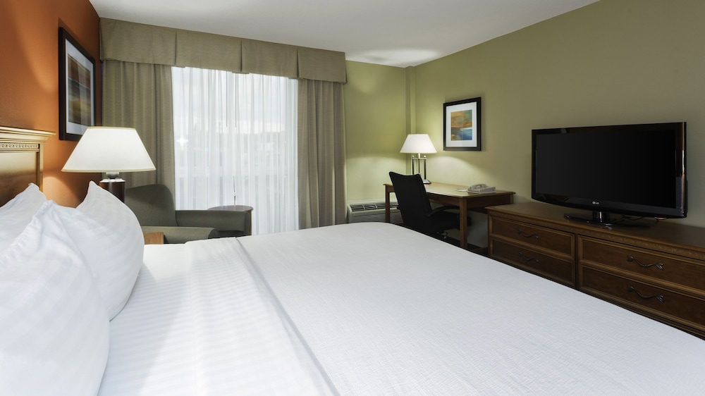 Holiday Inn Cincinnati-Riverfront 15/58
