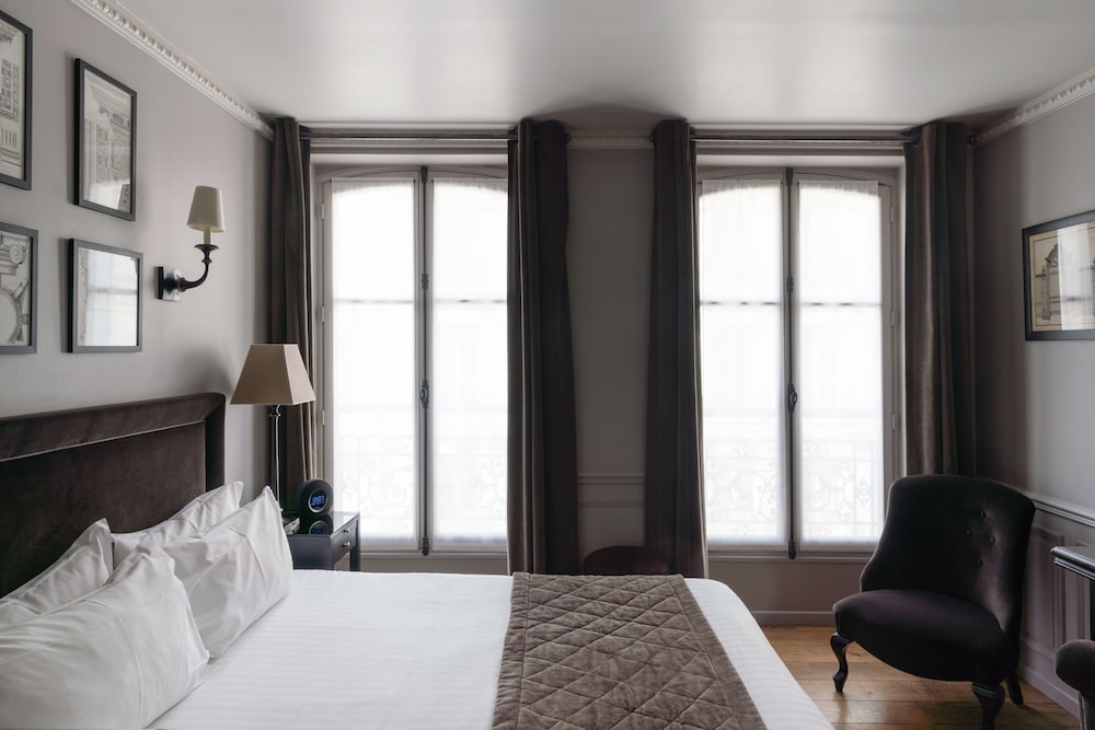 DELUXE, EIFFEL VIEW, BALCONY