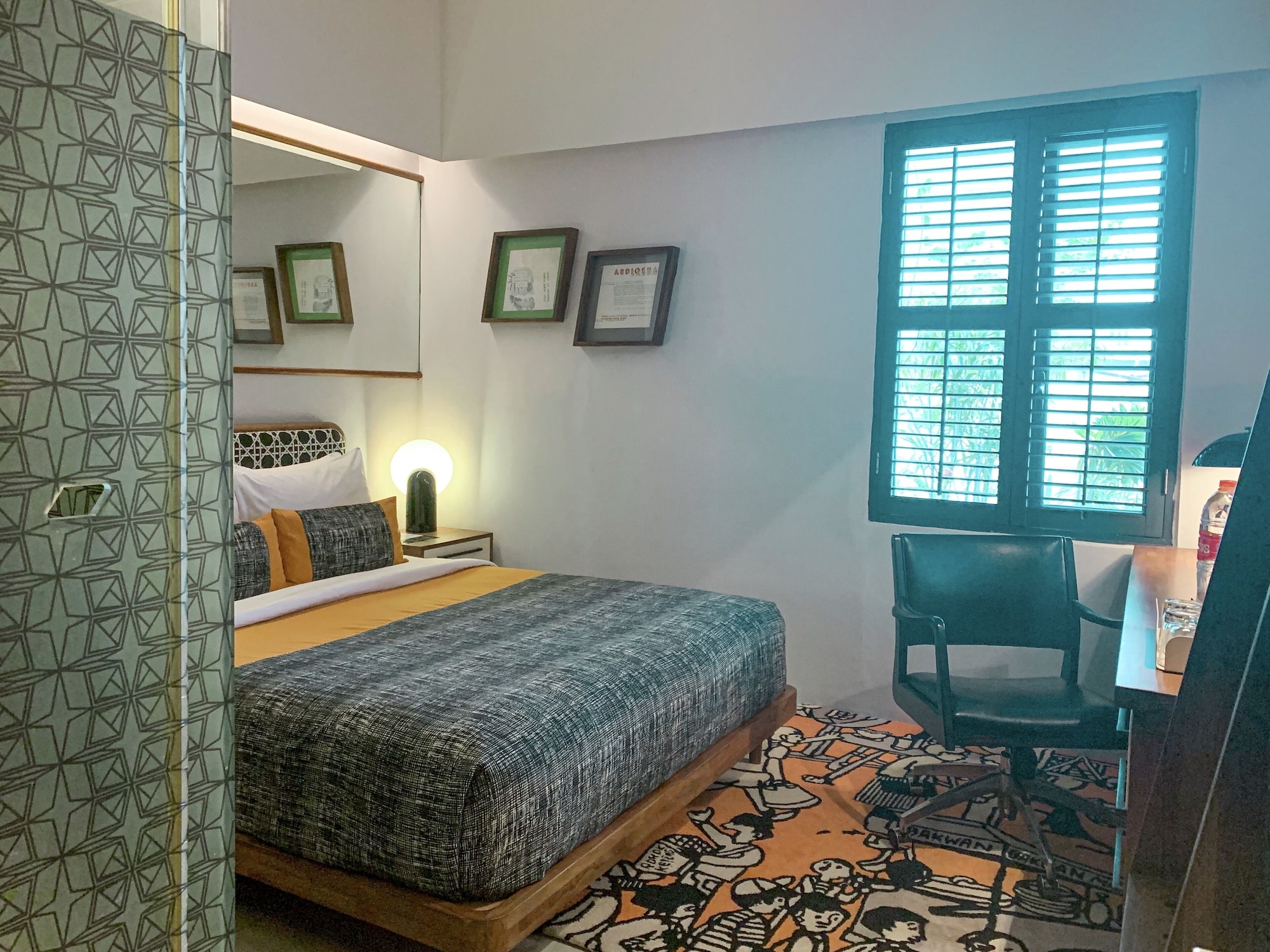Petite, Twin Beds