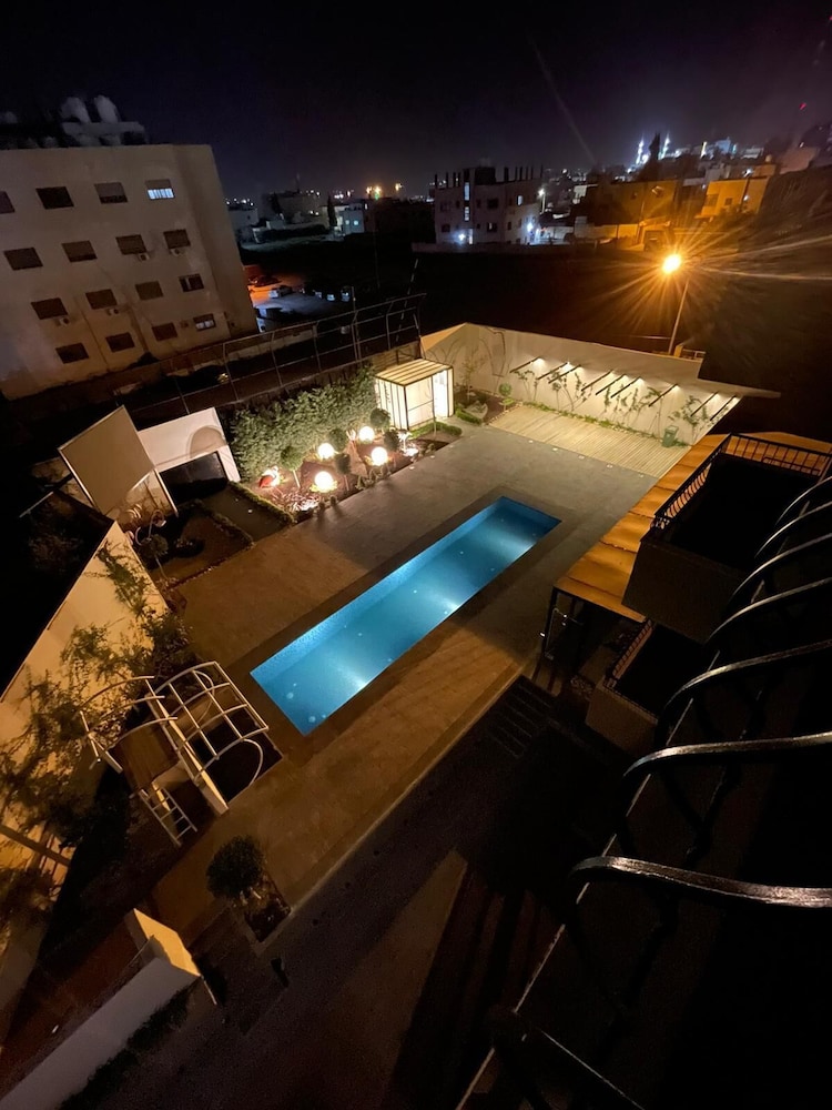 Delilah Hotel 8/51
