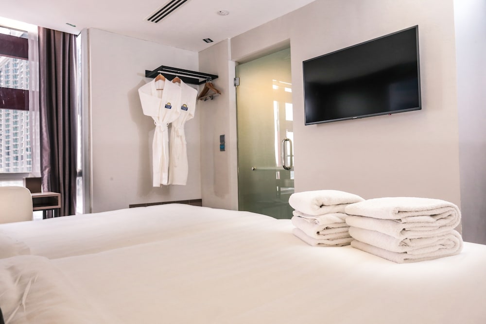 Days Hotel and Suites by Wyndham Fraser Business Park KL 26/40