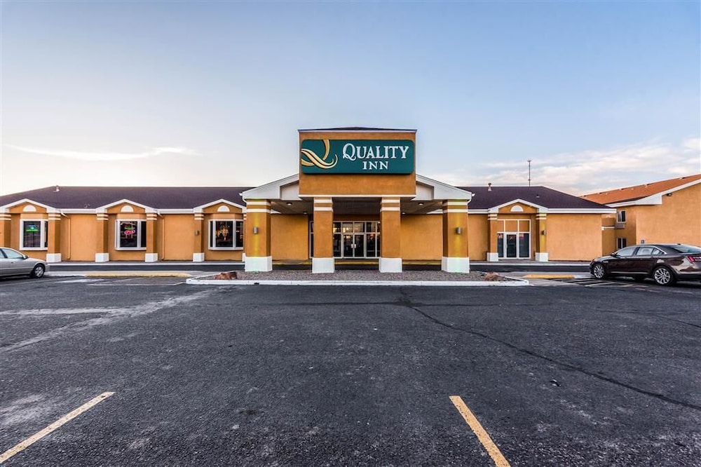 Colby Inn and Suites 21/25