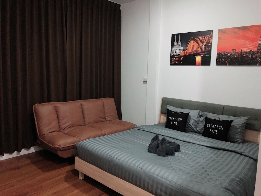 Thepnakorn Hotel 18/48