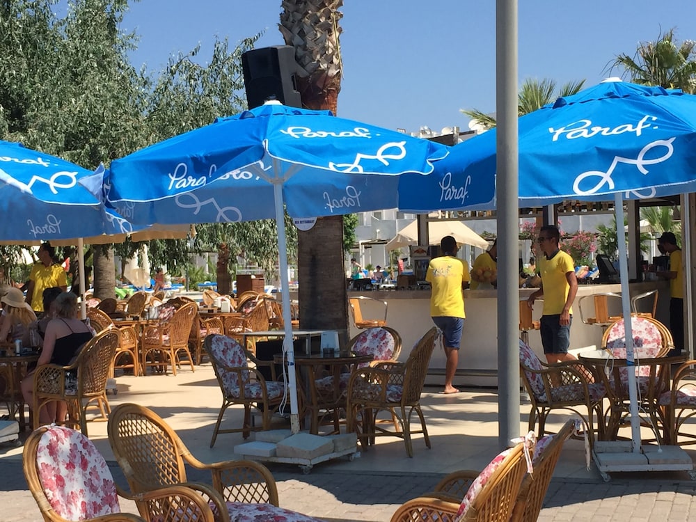 Nagi Beach Hotel 14/70