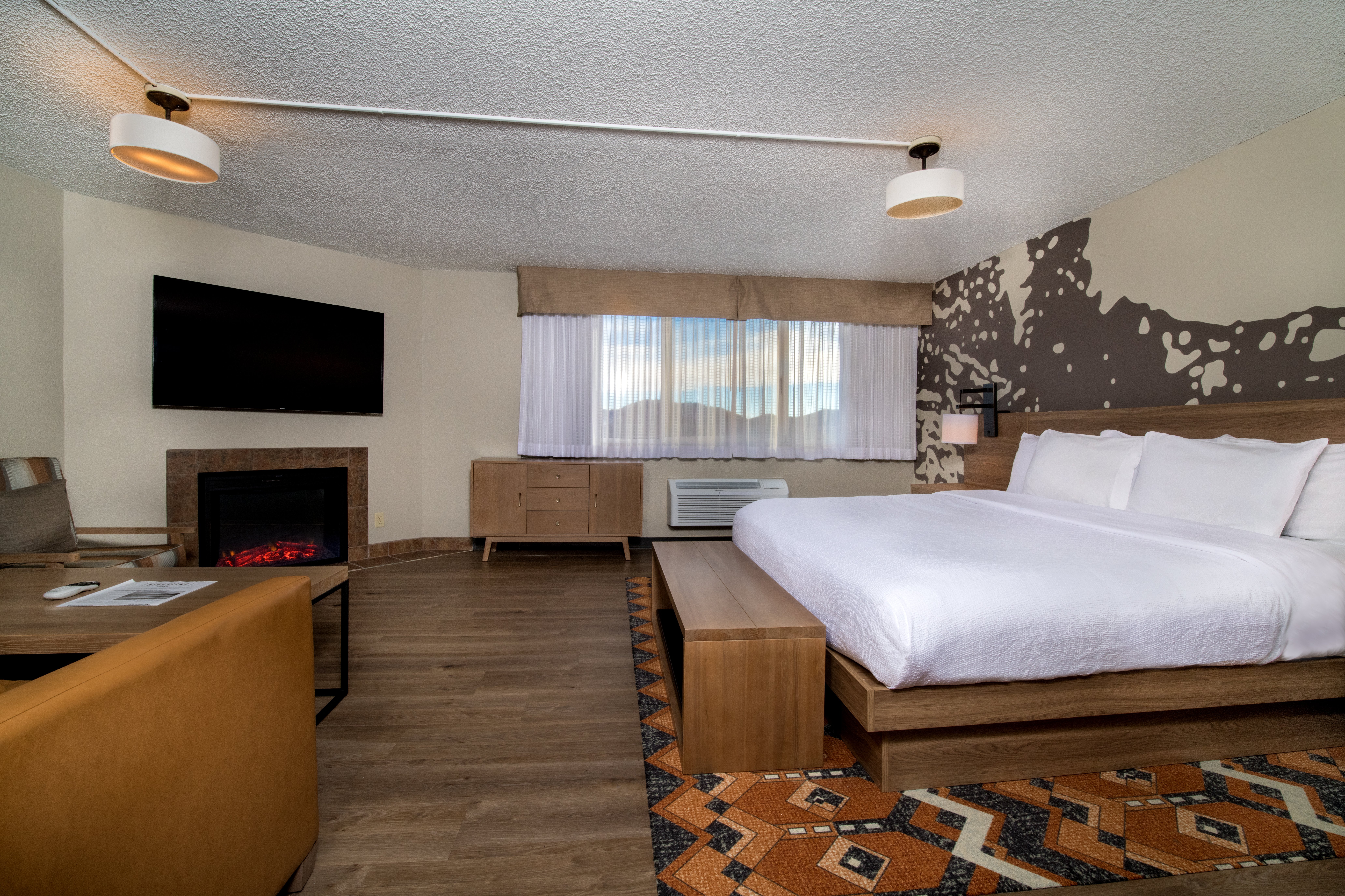 Suite, King Bed, Mountain View, Tower One