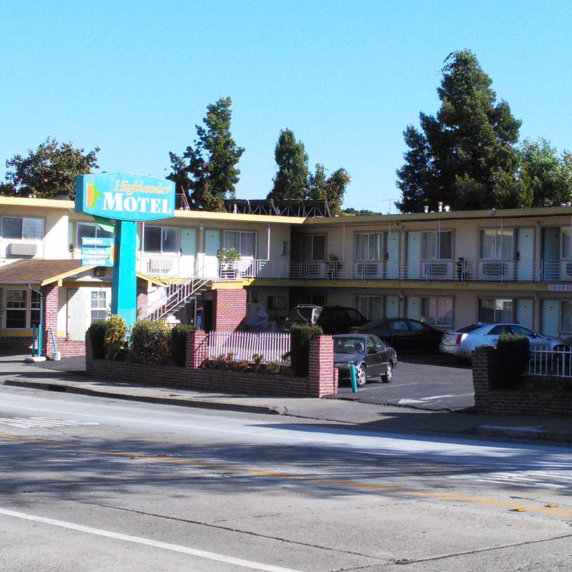 Highlander Motel 44/56