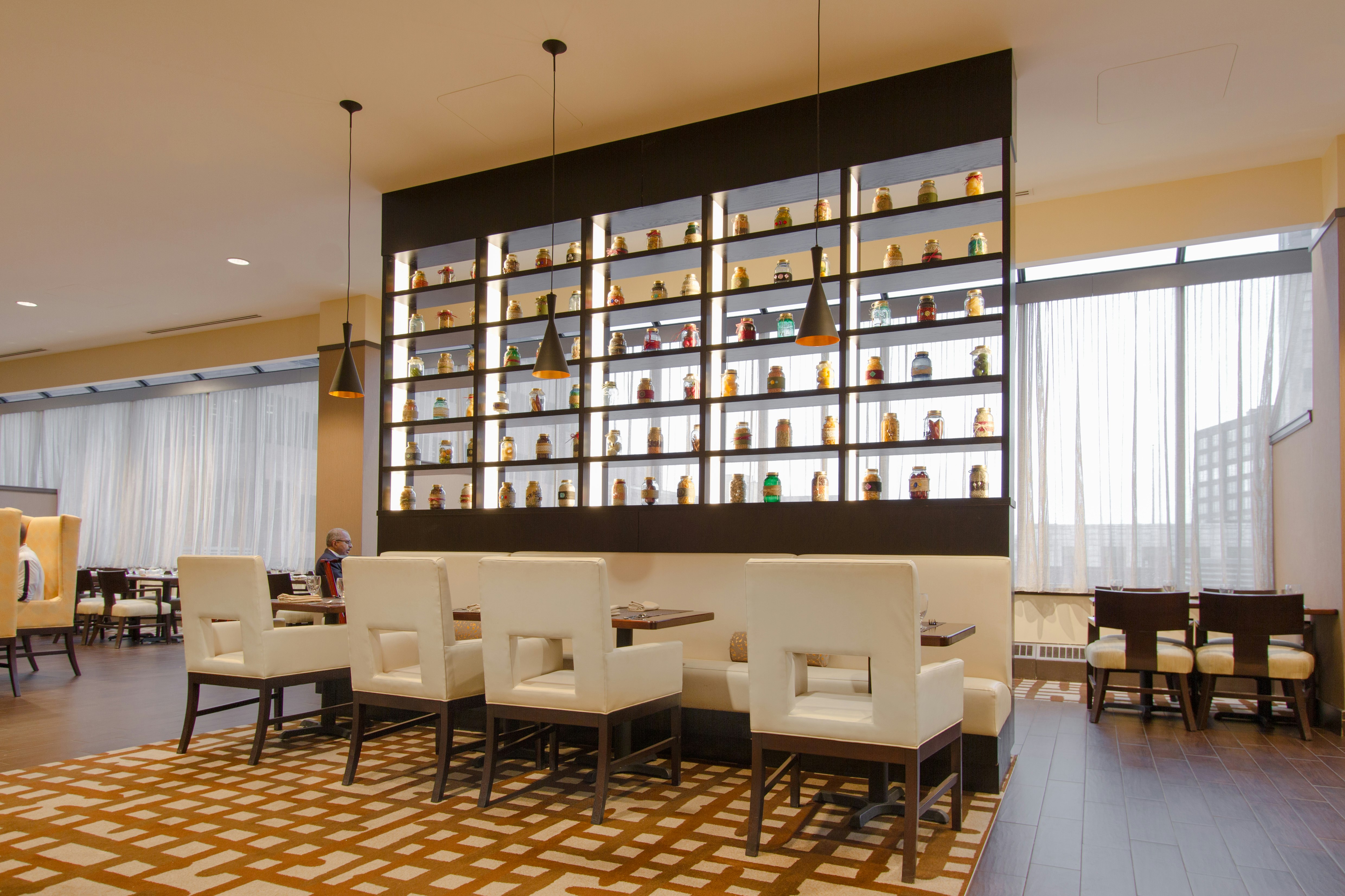 Hilton Albany 54/80