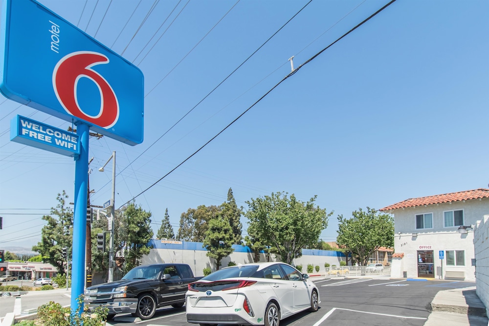 Motel6 Orange, CA - Anaheim 25/33