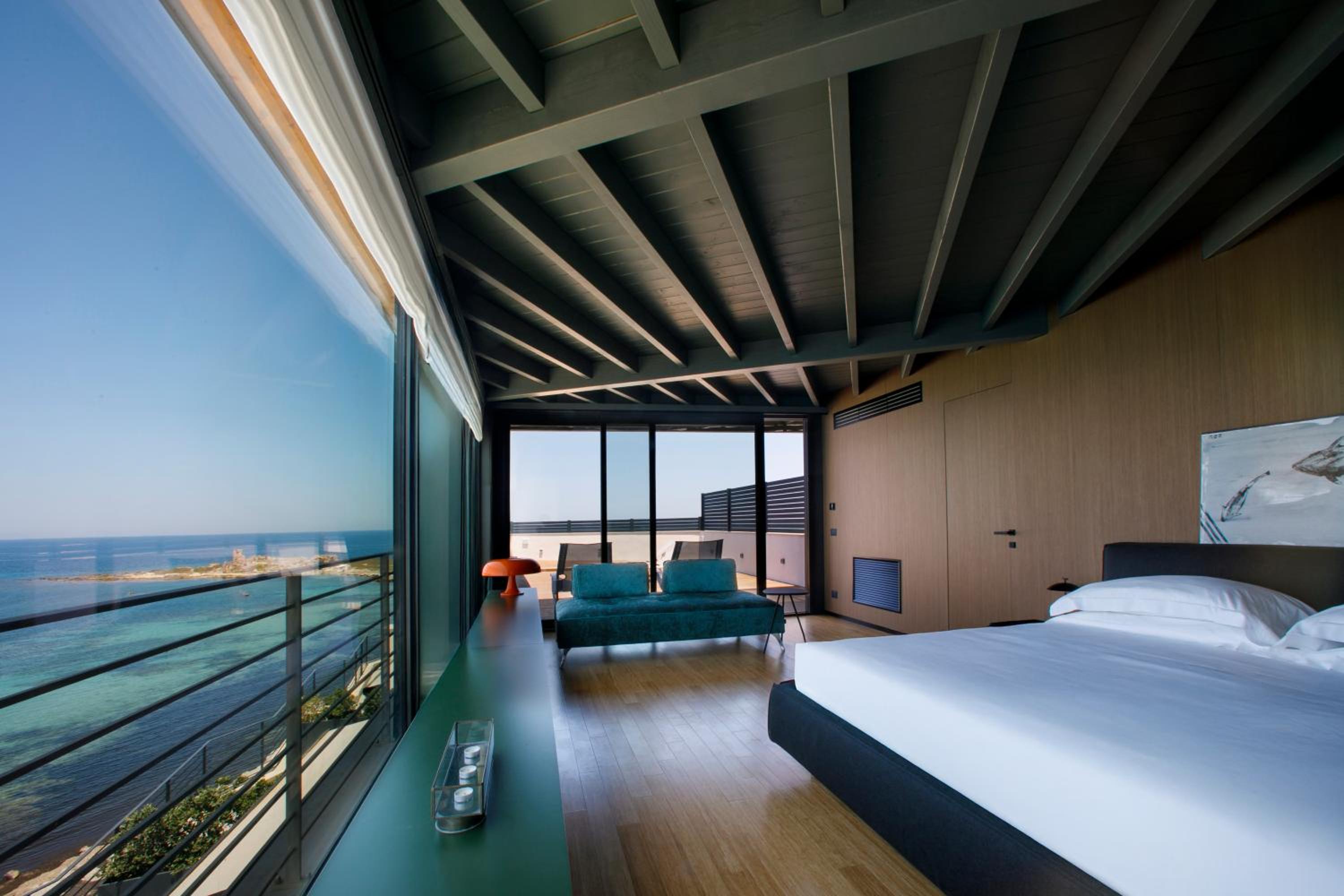 جناح بشرفة، Hotel Punta Tipa 5/9