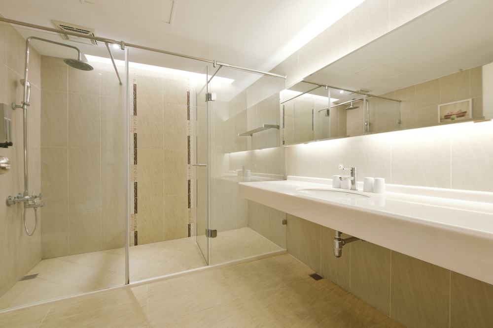 Champs Elysees Hotel 45/47