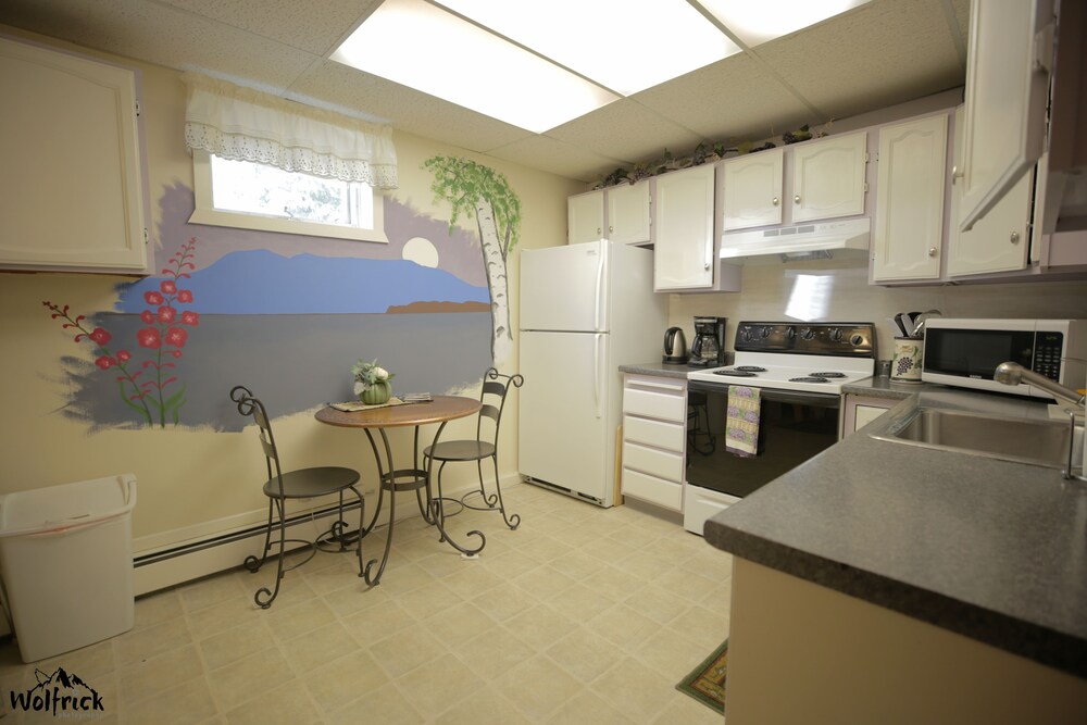 Jewel Lake Bed Breakfast 40/50