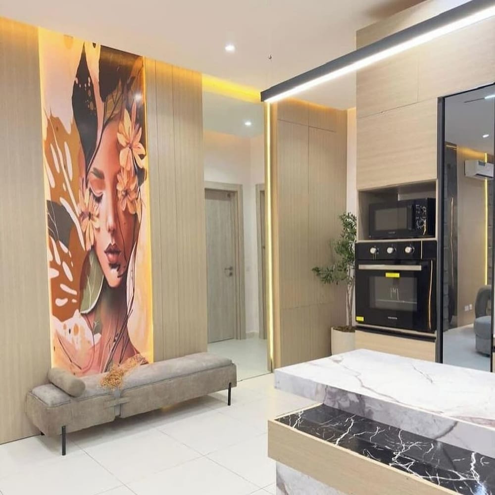Adna Hotel 4/50