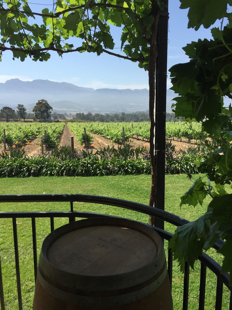 Cana Vineyard Guesthouse 65/76