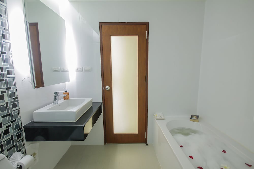 Baan Nilrath Hotel 48/50